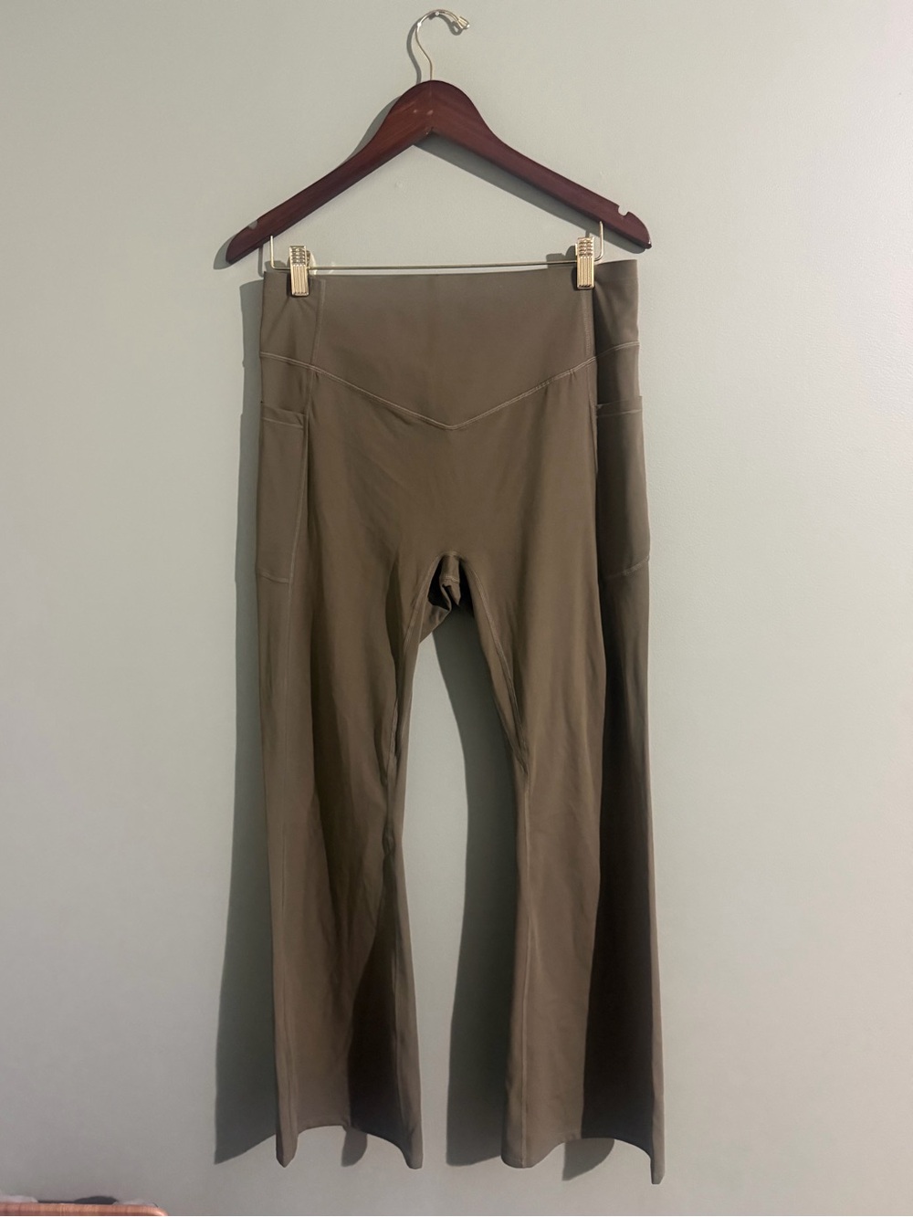 HALARA high waisted scrunch butt lifting tummy control yoga bootcut leggings